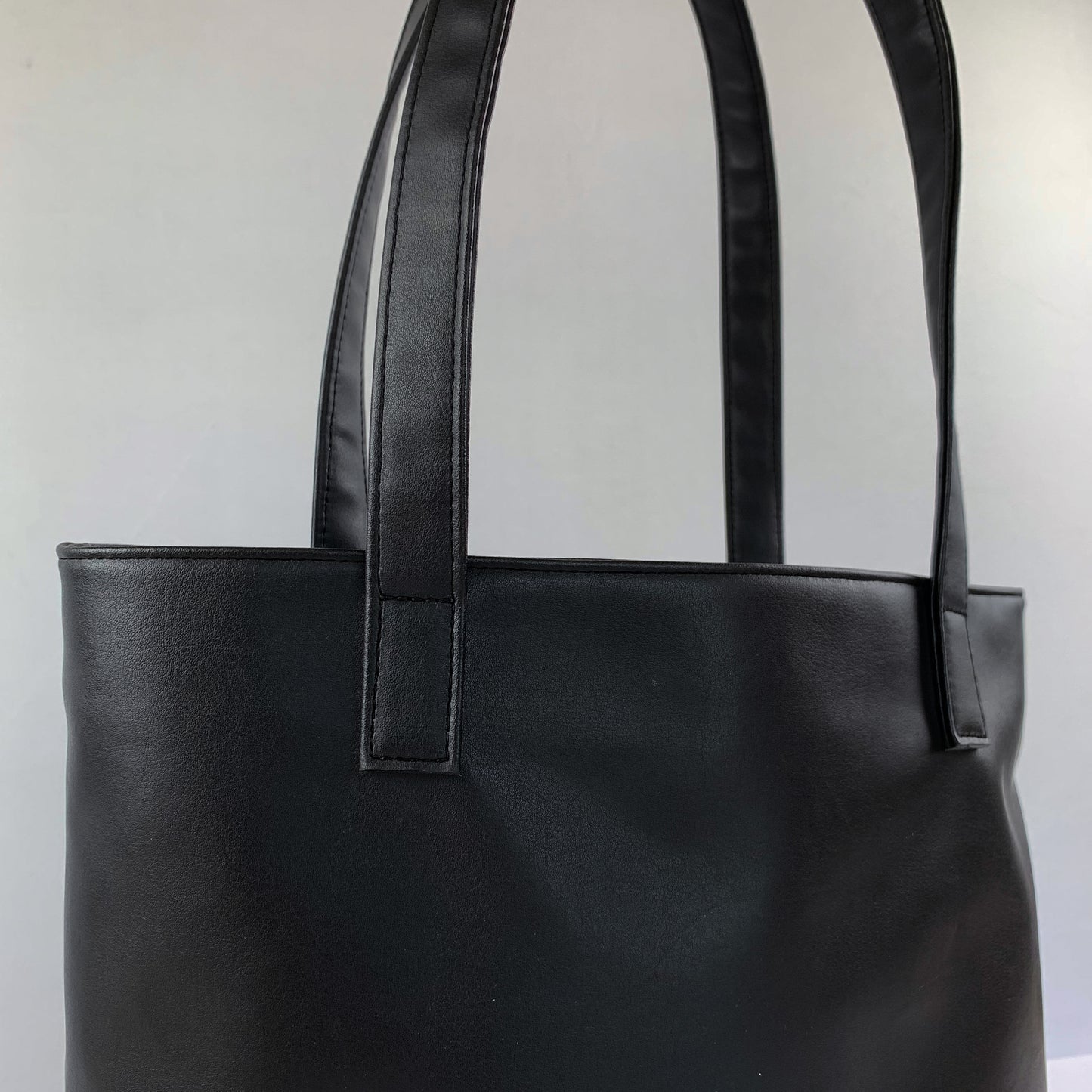 Classic Tote in Midnight